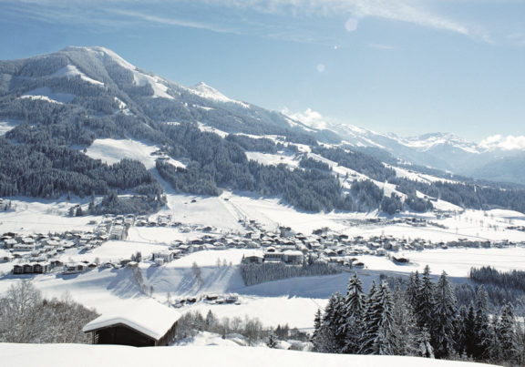 Ausblick auf Westendorf in Tirol im Winter